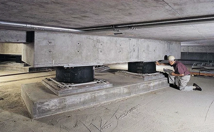 Diseño de Aislación Sísmica de Base en Concepción