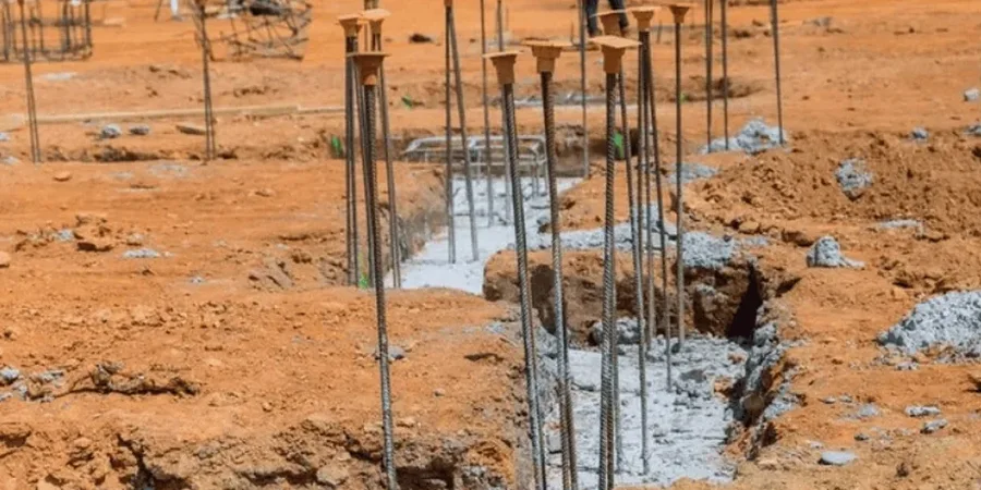 Diseño de fundaciones en pilotes para Concepción: soluciones profundas en suelos complejos